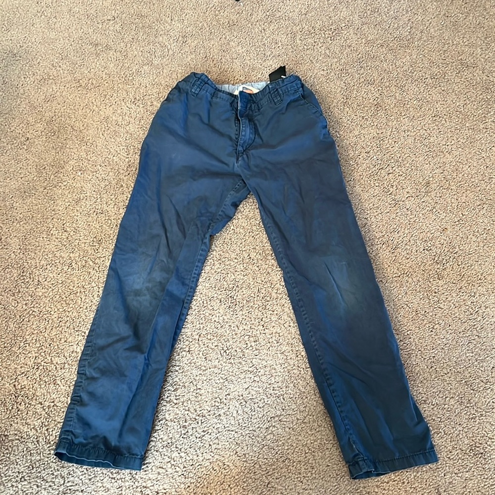 children's pants, there are defects on the knees, see photos.